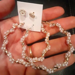 Must bundle . Earrings gold and fake pearls
